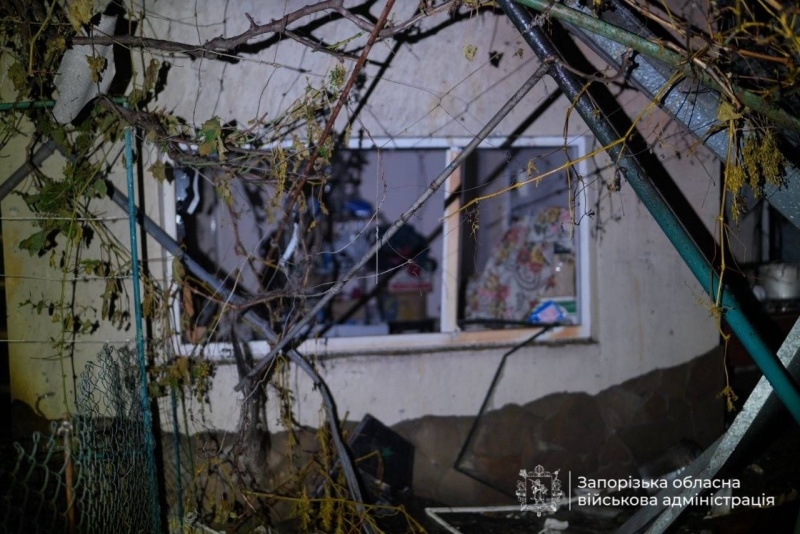 РФ вдарила по Запоріжжю: зруйновано будинки, виникли пожежі та є постраждалі