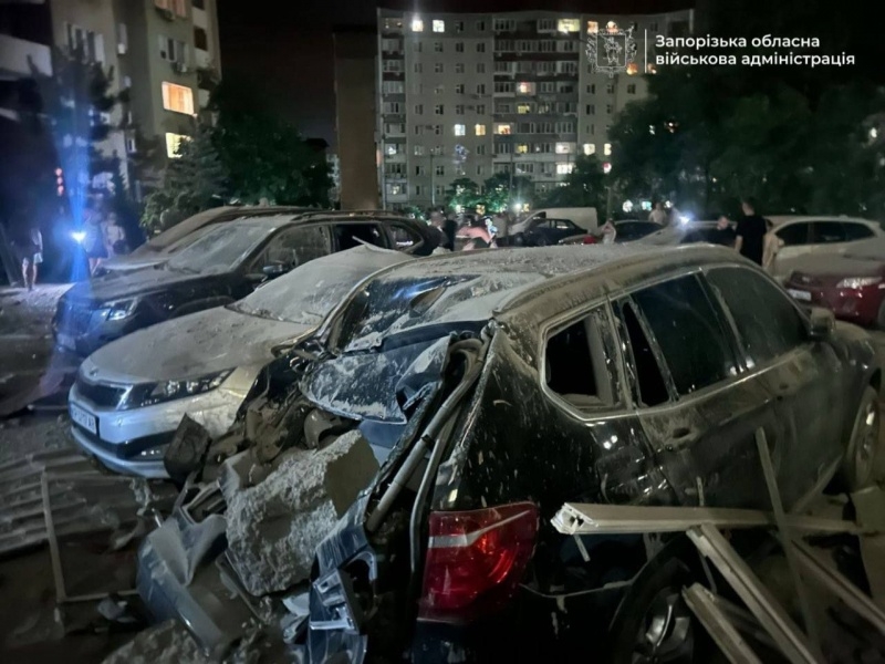 РФ завдала нові удари по Запоріжжю: зруйновано АЗС, авто та є постраждалі