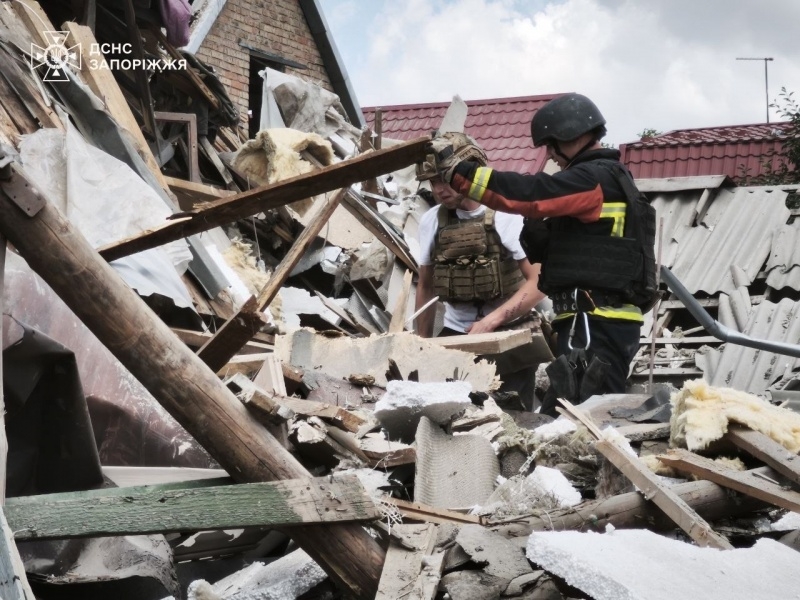 Росія ударила по Запоріжжю, постраждало 17 людей і є загиблі