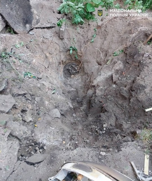 У Києві бойова частина ракети впала біля багатоповерхівки (фото)
