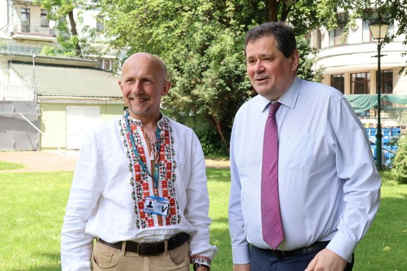 "Україна щомісяця знищує вдвічі більше російських солдатів, ніж за десять років загинуло в Афганістані", - посол Великої Британії в Україні Ніл Кромптон