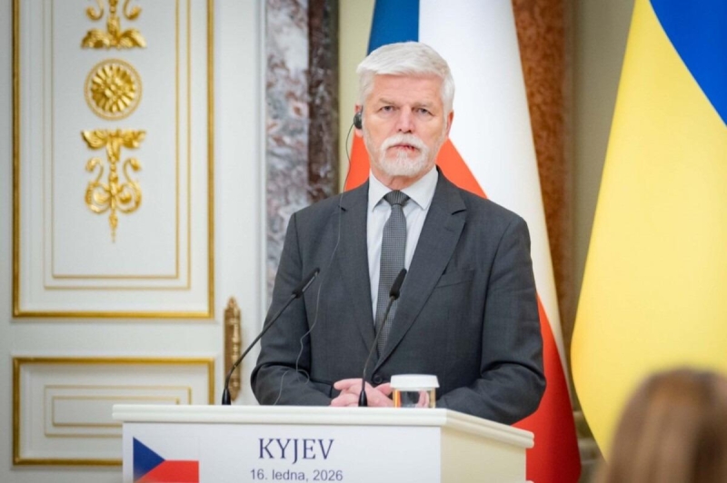 Уряд Чехії заборонив президенту їхати на саміт НАТО, - Reuters