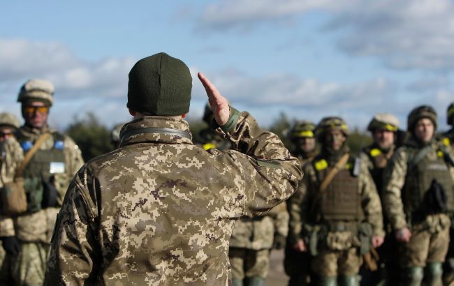 В Україні запустили контракти з термінами служби: хто може їх укласти та які умови