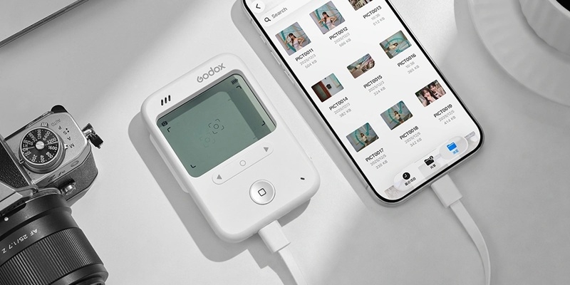 Представлено Godox C100 — ультрабюджетна компактна камера з прозорим видошукачем замість LCD-екрану