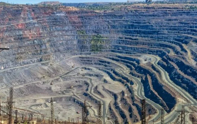 Південний ГЗК зупиняє видобуток через російські атаки на морський транспорт