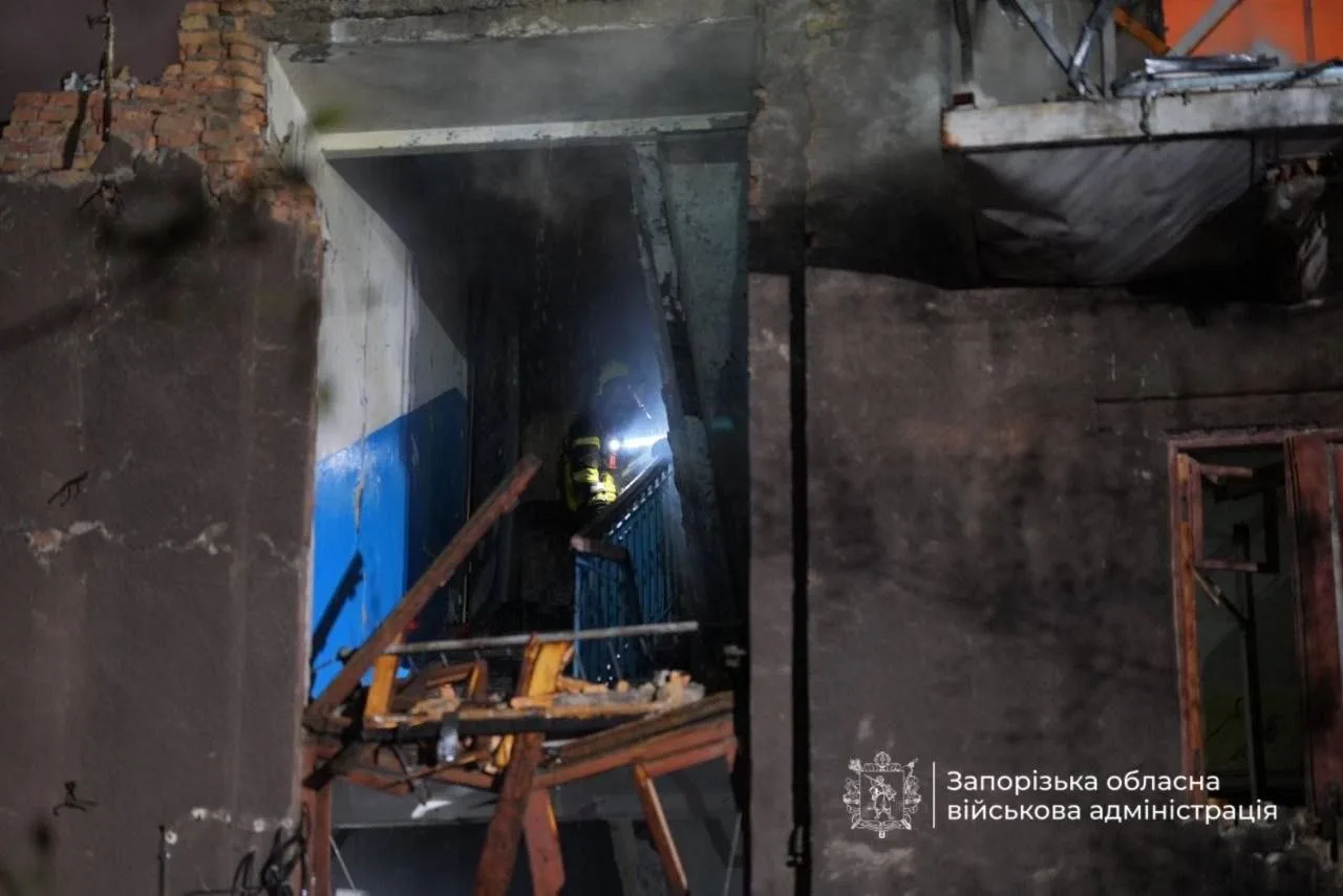 зруйнований житловий будинок після нічної атаки