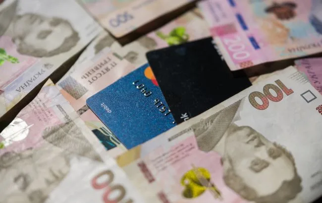 Нові правила отримання банківських карток в Україні: які змени запровадив НБУ