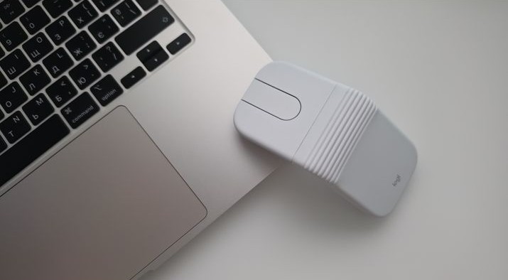Logitech створила складану мишу Mobi Fold: перевірили, чи замінить вона звичайну