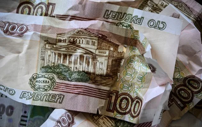 Росія вдається до прихованого друку грошей для фінансування військових операцій