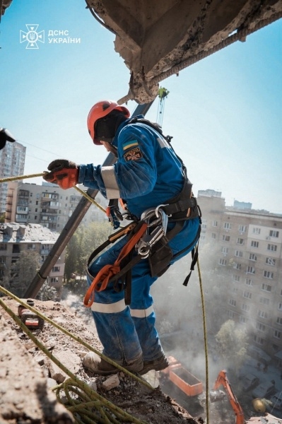 У Києві вже 17 загиблих від нічного обстрілу РФ