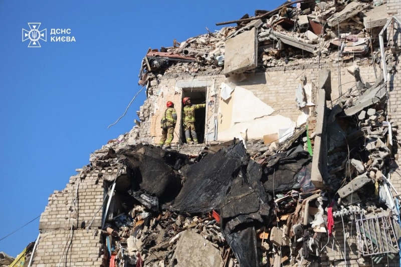 У Києві вже 17 загиблих від нічного обстрілу РФ