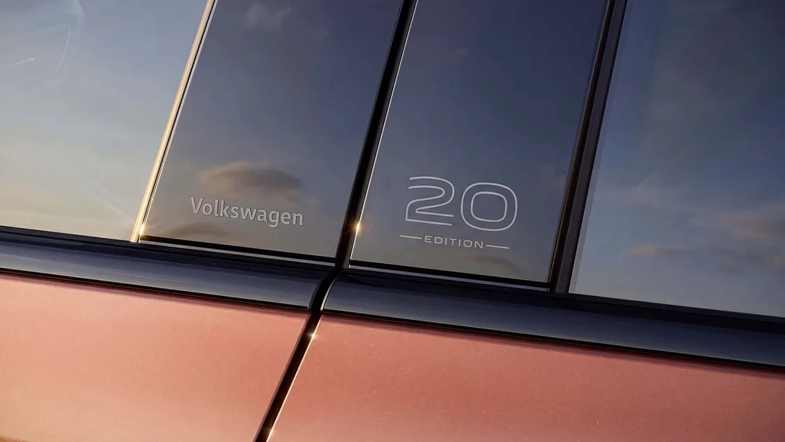 Volkswagen Tiguan святкує два десятиліття: ювілейна версія EDITION 20 з «червоним кленом»