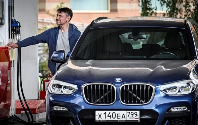 Дефіцит палива охопив 16 регіонів Росії: наслідки украї нських атак на НПЗ
