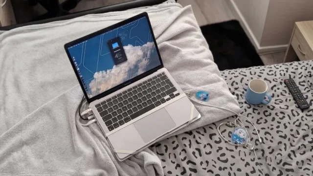 Творчивий ремонт MacBook: як власник M4 використав дисплей від старшої моделі