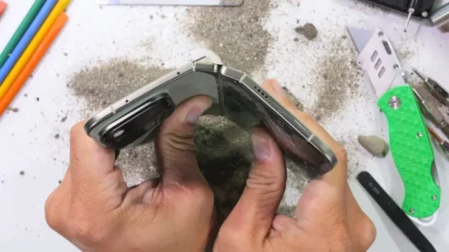 Тест міцності Google Pixel 11 Pro Fold: невдача конструкції біля шарніра