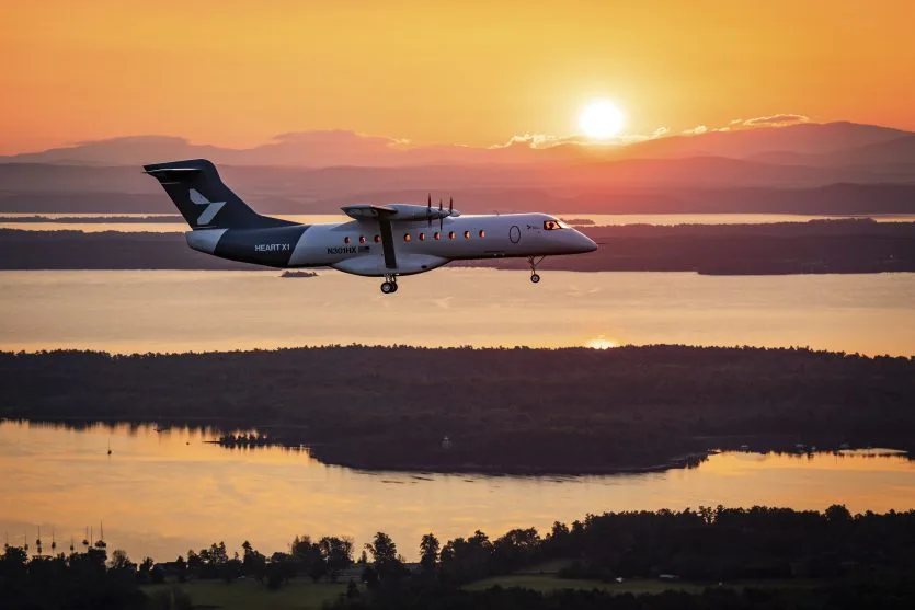 Heart Aerospace X1 у польоті над Нью-Йорком