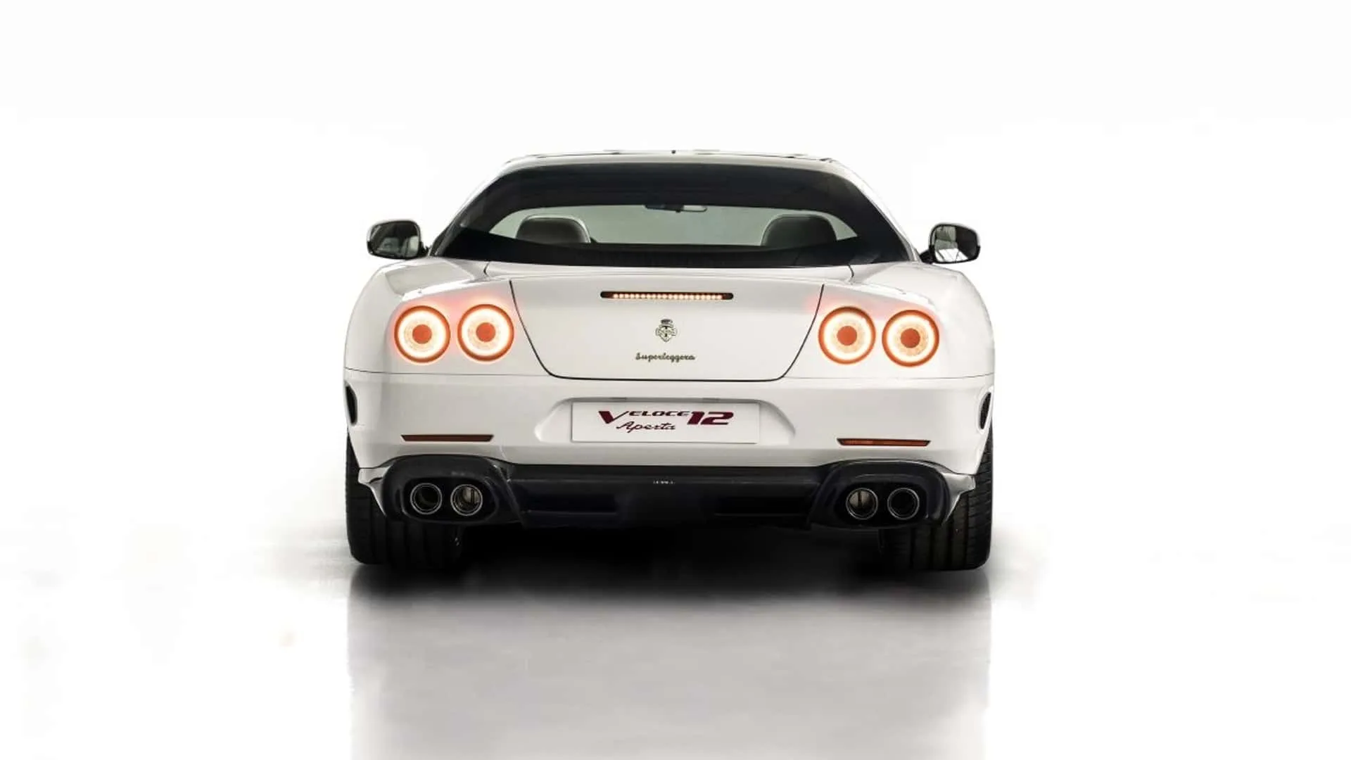 Італійське ательє демонструє переоблаштований V12 Ferrari