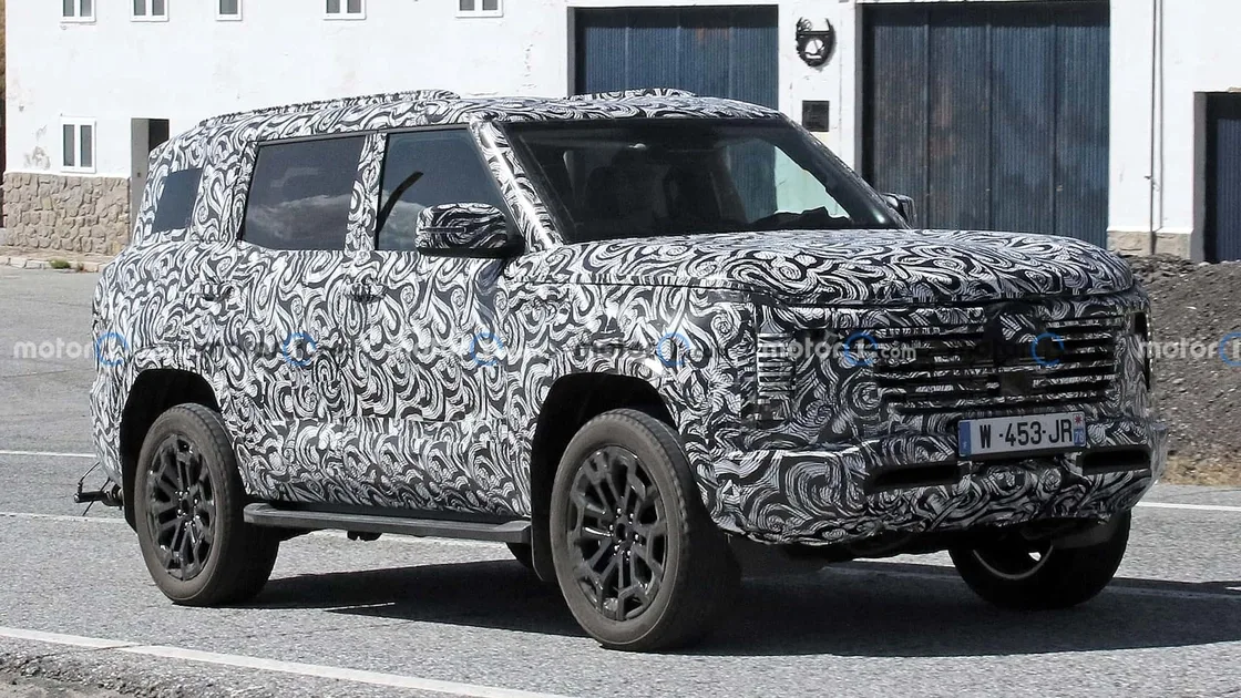 Mitsubishi Pajero повернеться з рамною конструкцією та цифровим приладдям у 2026 році