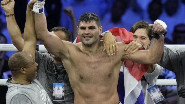 Хргович здобув титул IBF у надважкій вазі, нокаутувавши фаворита Ітаумму