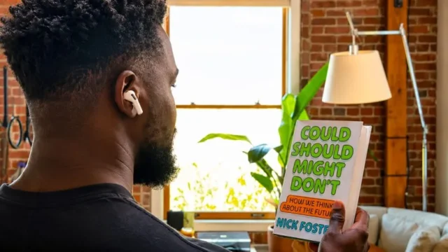 AirPods з камерами: Apple готує навушники для Visual Intelligence