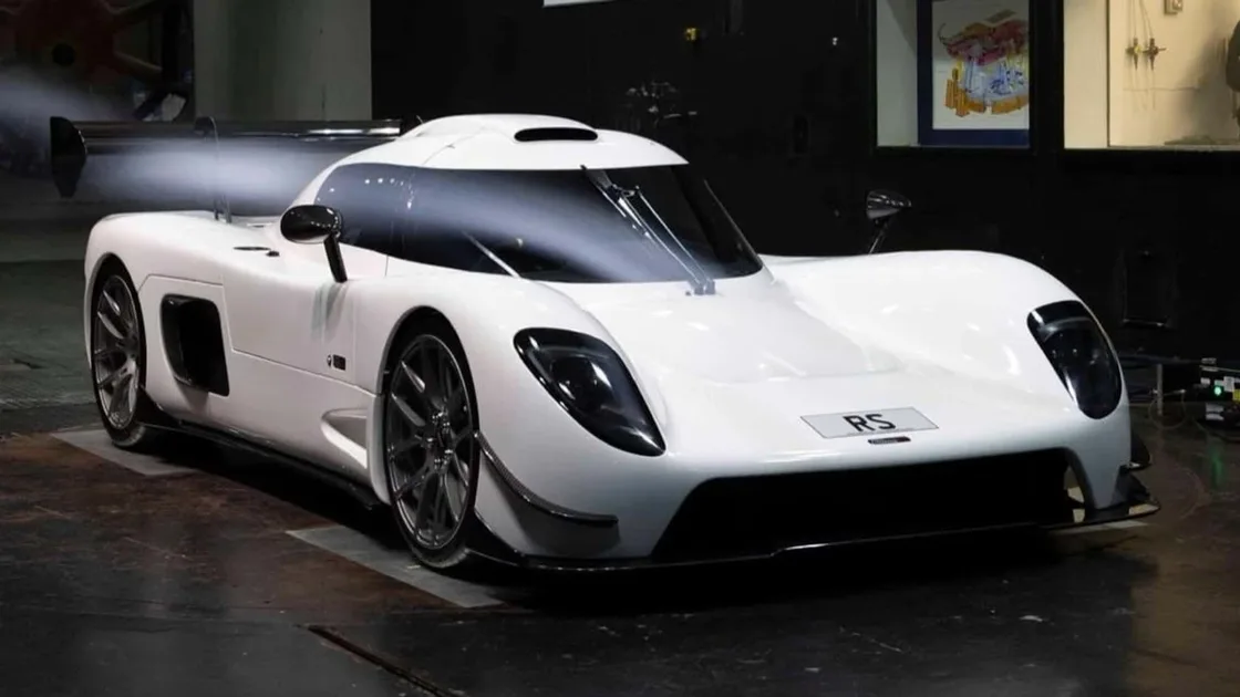 Peregryn GT-R: британський кіт-кар із американським серцем проти Corvette ZR1