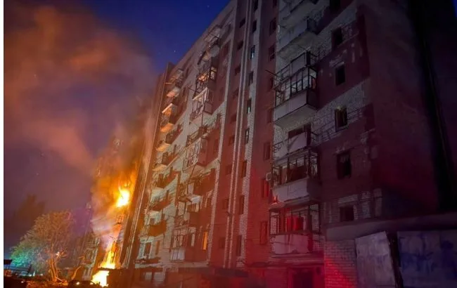 Атака на Краматорськ: російські КАБи поцілили у житловий район, є жертва та поранені