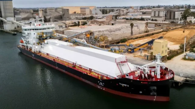 Перший електричний балкер у світі MV Yampu почав перевозити вапняк в Австралії