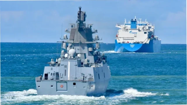 Росія перенаправляє газові танкери через Арктику, уникаючи атак на традиційних маршрутах
