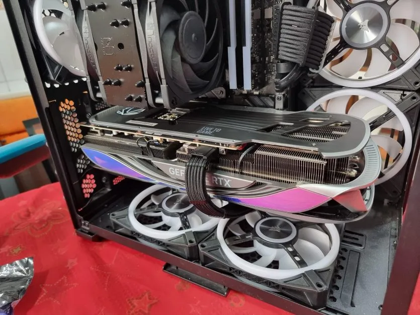 ZOTAC замінила дефектну RTX 4090 на нову RTX 5090: як працює гарантійне обслуговування