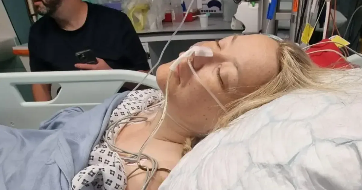 Жінка після операції з видалення дев'яти органів