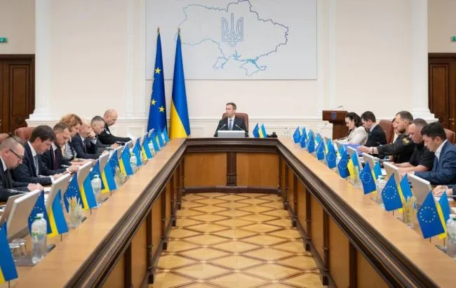 Уряд скасував обмеження на експортні ціни зерна через російські атаки на порти