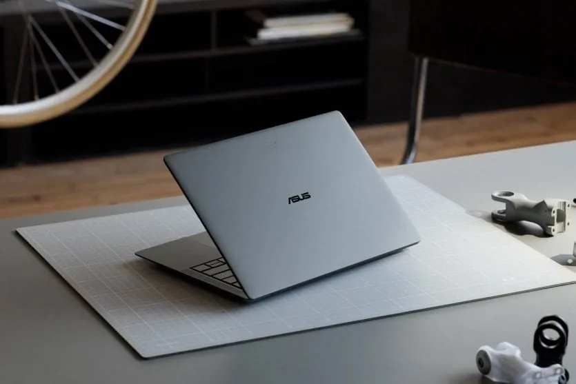 ASUS GoogleBook з дисплеєм OLED та Intel Core Ultra