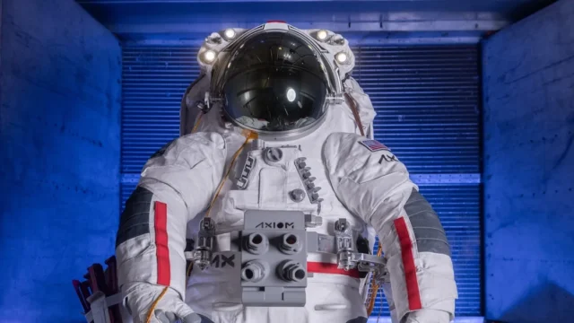 NASA відмовилася від амбіційного скафандра ради місячної місії Artemis 3
