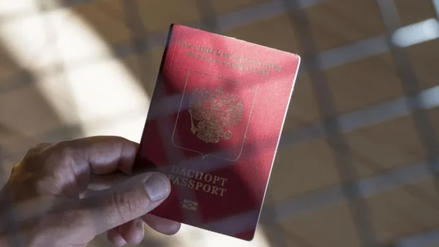 Німеччина вимагає від ЄС різко обмежити туристичні візи для росіян