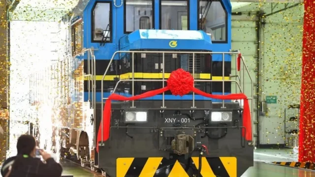 BYD запускає революцію в промисловому транспорті: батареї Blade Battery для локомотивів