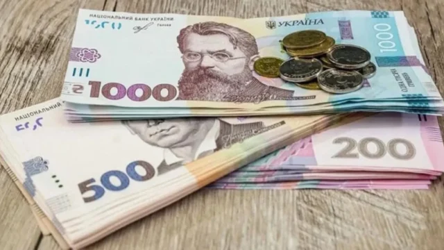 Шістьма місячна виплата пенсії: коли українці можуть отримати аванс