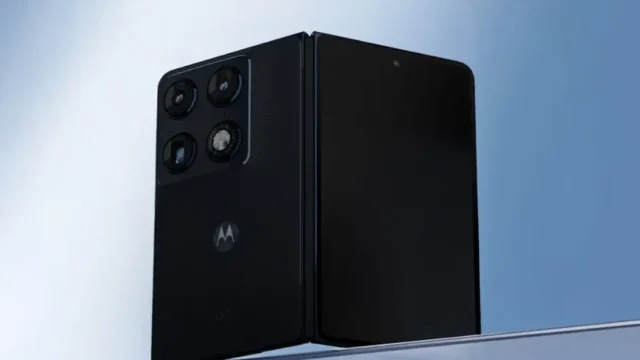 Motorola розробляє складаний Razr Fold із широким екраном: 3D-дисплей без зморшок