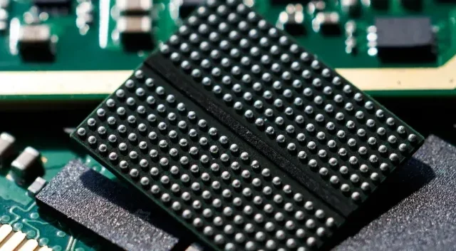 AI-революція витіснила дешеві чипи: як дефіцит NOR Flash змінить ціни на побутову техніку