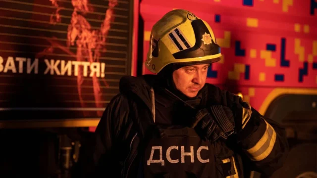 Атака дронами на Київщину: цивільний склад охопила масштабна пожежа