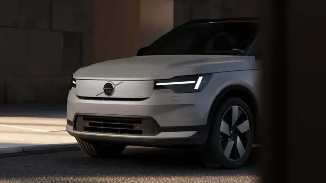 Volvo EX40 отримав другий фейсліфтинг: матричні LED-фари та Google Gemini