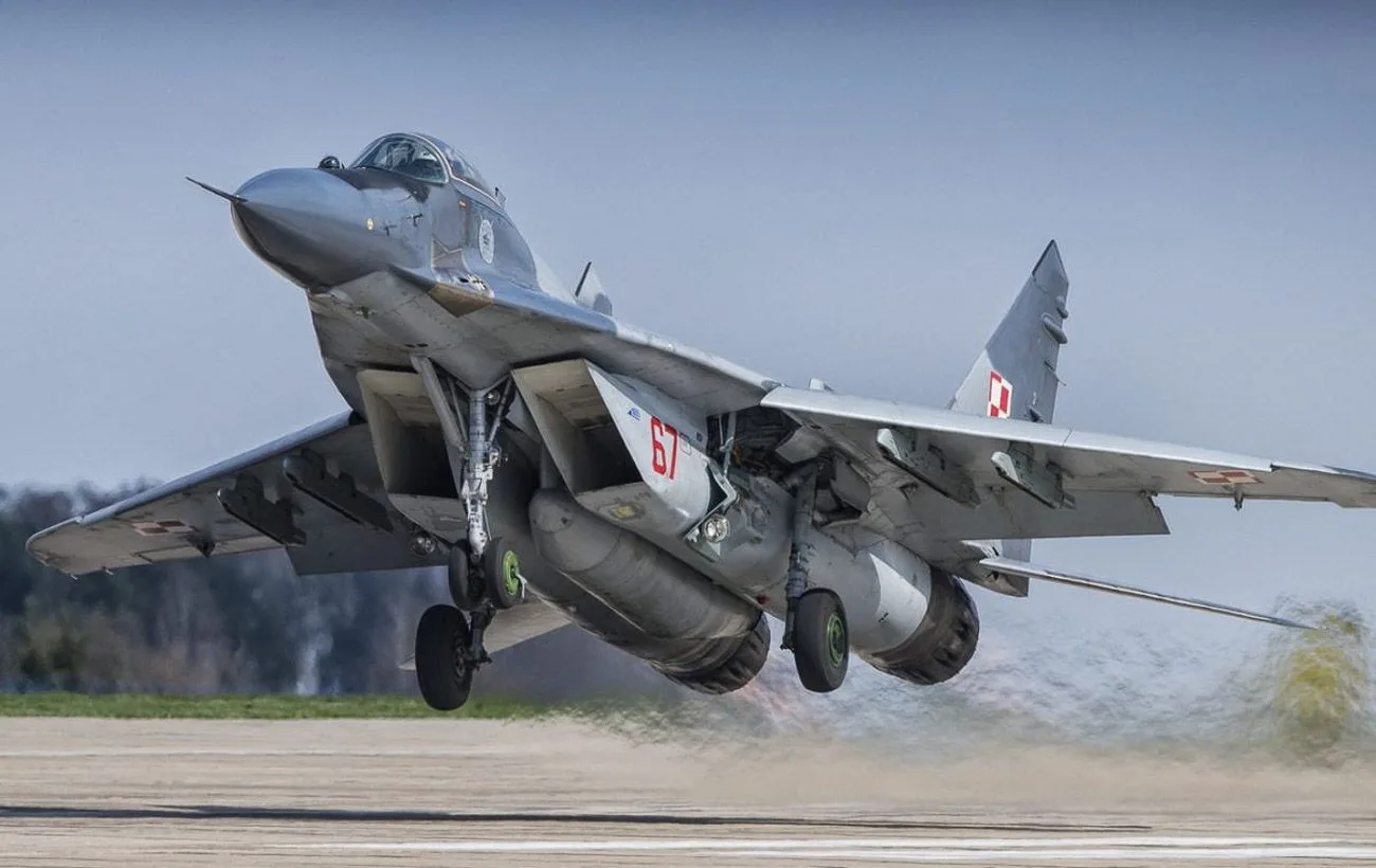Польські винищувачі МіГ-29 на аеродромі
