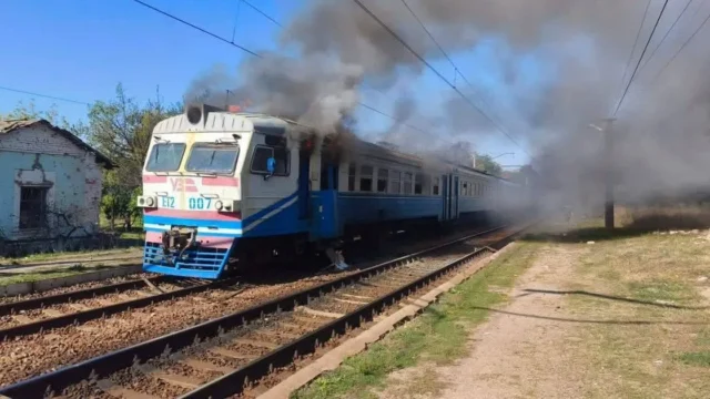 Атака на приміський поїзд у Харківській області: двоє пасажирів отримали серйозні поранення