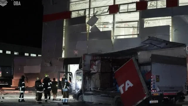 Атака на логістичний центр: у Новій пошті на Одещині поранено двох людей