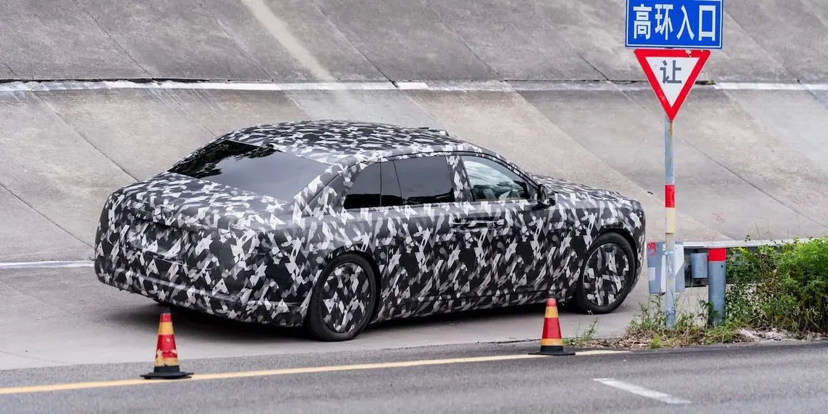 BYD готує преміальний седан Yangwang із крилатими дверима як Rolls-Royce