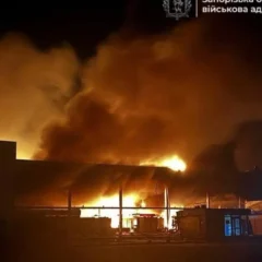 Масивна атака на торговельний центр Запоріжжя: великомасштабна пожежа після удару РФ
