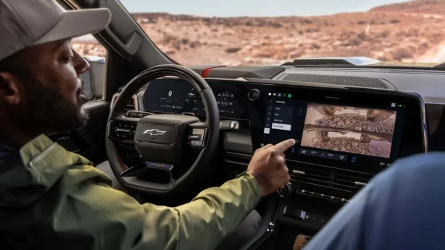 GM повернула Apple CarPlay в оновлену інфотейнментну систему Silverado і Sierra