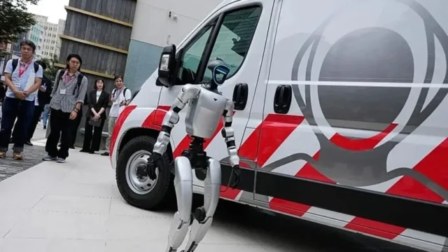 Японія запускає невідкладну допомогу для гуманоїдних роботів
