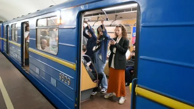 Київське метро працюватиме під час жовтої тривоги: план уряду щодо адаптації транспорту