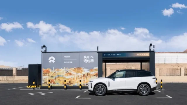 Nio збудувала першу сонячну станцію заміни батарей у пустелі Гобі