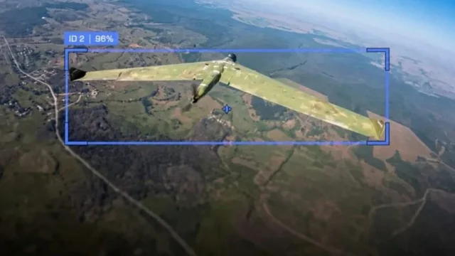 Британські оборонні компанії створюватимуть автономний ШІ для дронів на українських даних